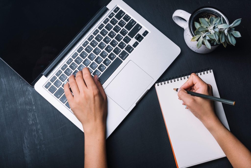 Réalisateur·rice de versions audiodécrites (VAD) - Le fil des images